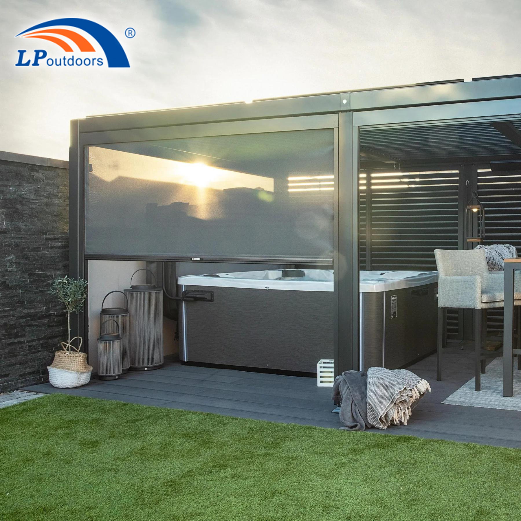 Pergola motorisée bioclimatique d'écran de rouleau d'ombre de toit à persiennes en aluminium imperméable extérieur à vendre