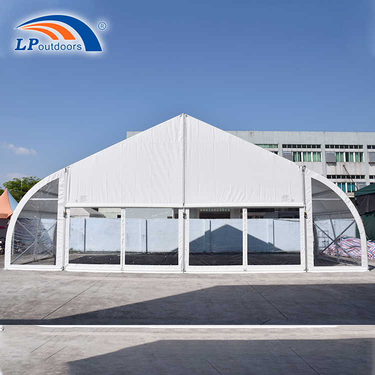 bâtiment de structure de cadre en aluminium de tente de chapiteau de forme de coeur de courbe d'envergure claire extérieure de 15m avec le mur clair 
