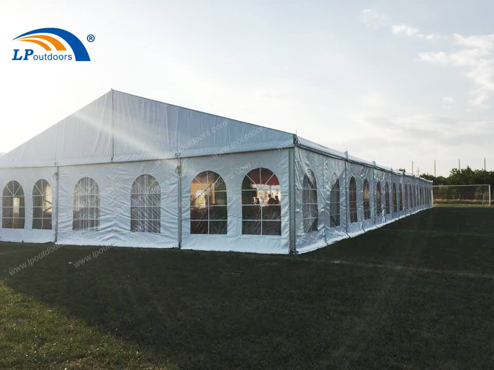 Grande tente transparente de chapiteau de cadre en aluminium de 30 m pour l'événement extérieur de fête de banquet de mariage