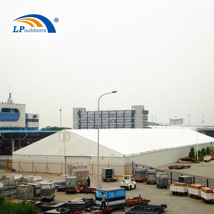 Grande tente logistique blanche à cadre en aluminium de 40 m pour le stockage